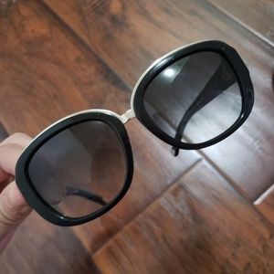Louis Vuitton Accessories - Authentic louis vuitton classic sunglasses Louis Vuitton Accessories - Authentic louis vuitton classic sunglasses